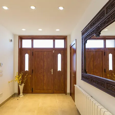 Grand Palace Villa *