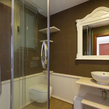 Grand Palace Villa *
